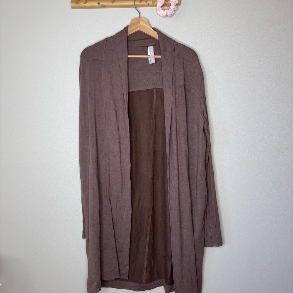 Athleta Canopy Wrap in Nirvana, Mineral Brown medium